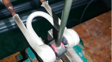 铁管与底座焊接
